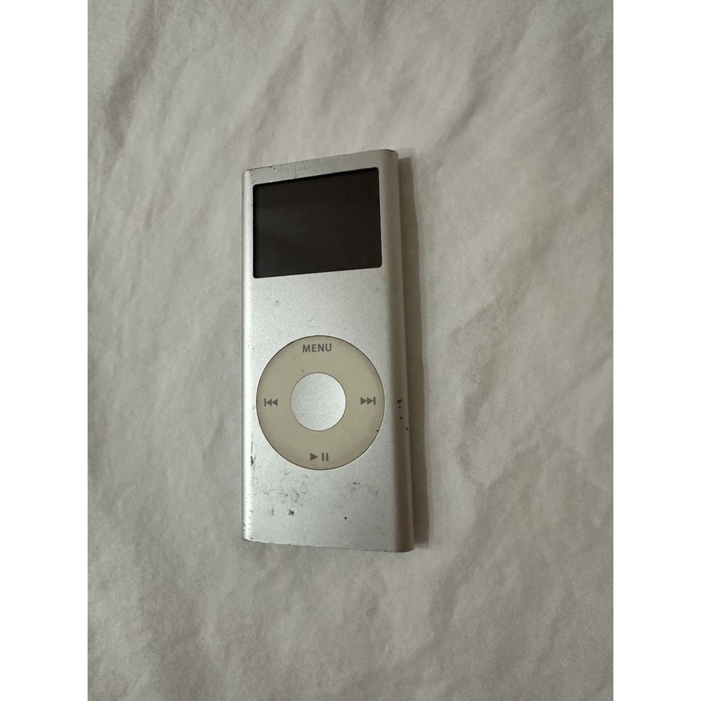 Apple iPod Nano 2nd Generation Silver 4GB Vintage MP3 Player READ DESCRIPTION